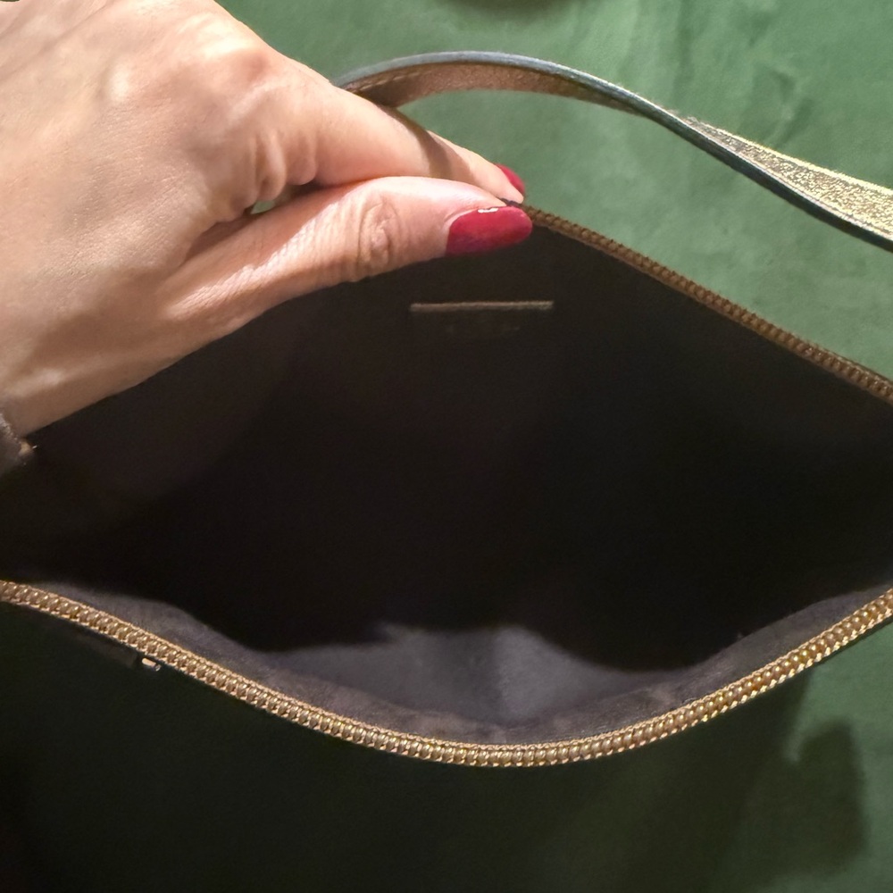 Gucci Tan Monogram Shoulder Bag - Picture 5 of 8